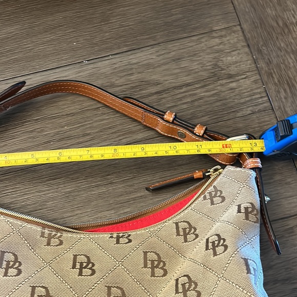 Authentic Dooney & Burke signature bag - Picture 5 of 6